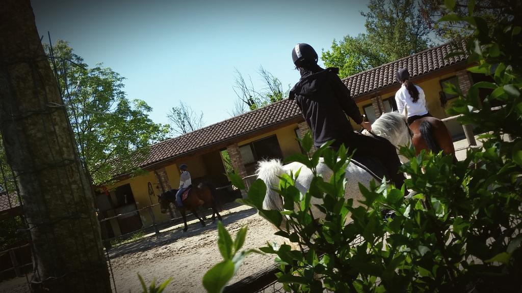 アスティ La Cascina Del Castelloヴィラ エクステリア 写真