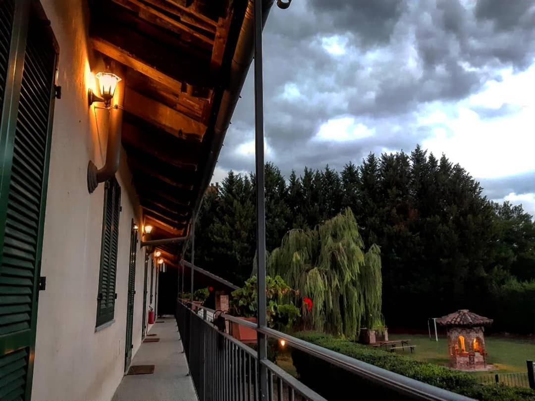 アスティ La Cascina Del Castelloヴィラ エクステリア 写真